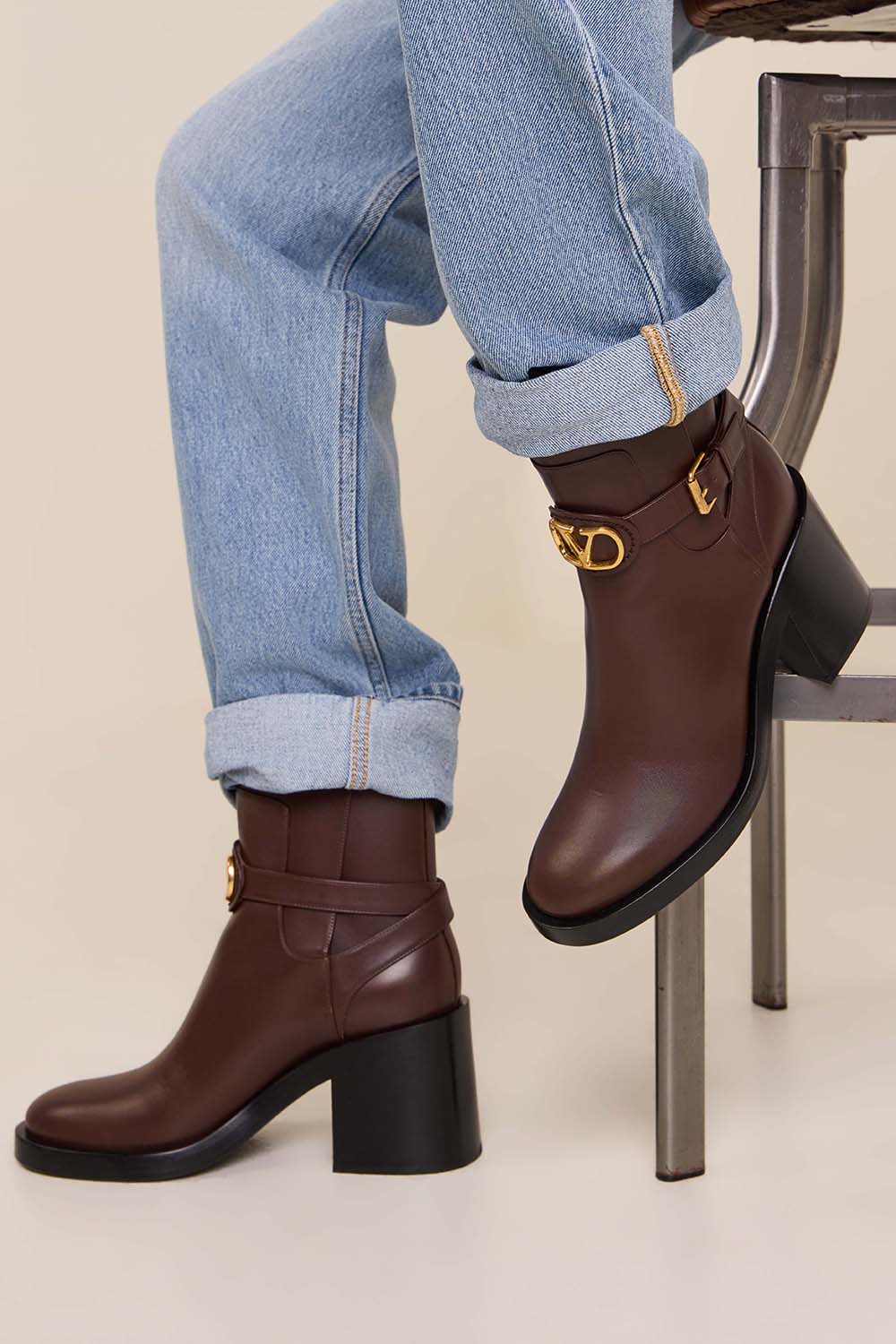 תמונת כל הלוק של מגפונים